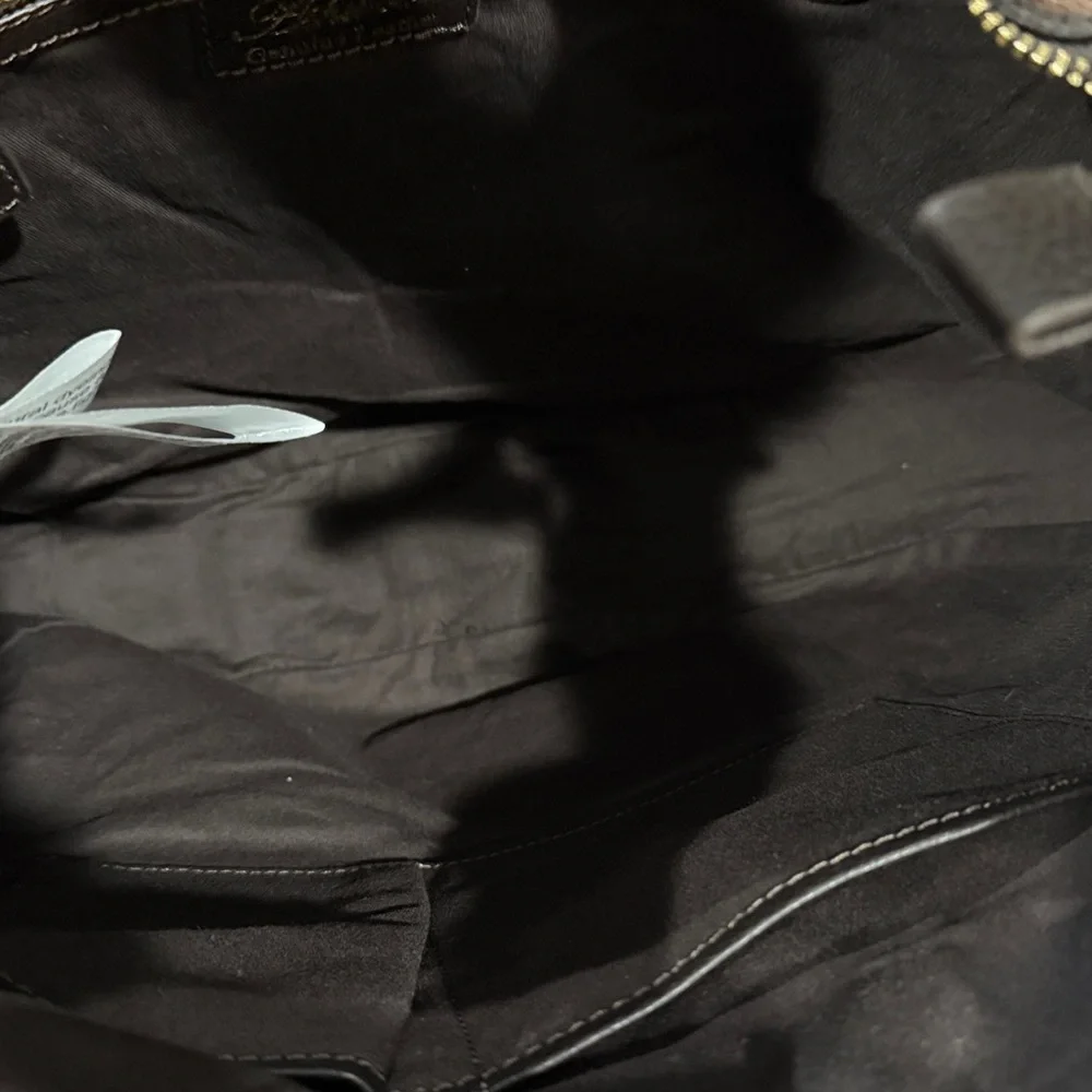 Luxury Leather shoulder bag by Ashwood - Picture 9 of 11